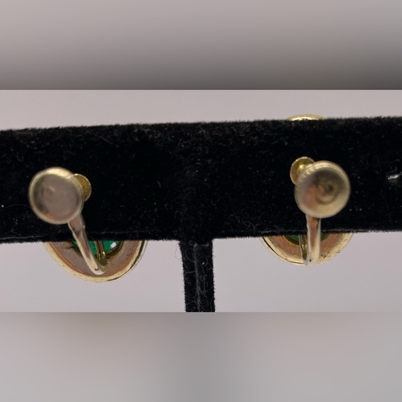 Vintage Gold Tone Earrings Floral Design Bezel Set Open Back Carved Green Stone - Picture 9 of 11